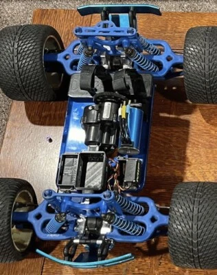 Redline RC Nitro To Electric Conversion Mount Kit For 2.5 Traxxas Tmaxx 1/10th - Image 1 of 3