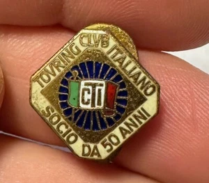 SPILLA - DISTINTIVO  - TOURING CLUB ITALIANO SOCIO DA 50 ANNI -  JOHNSON  MILANO - Picture 1 of 2