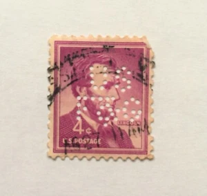 Vintage Abraham Lincoln 4 Cent Purple Stamp. Perfin "US F&G". - Picture 1 of 1