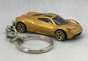 PAGANI  HUAYRA     (gold)    CUSTOM MADE DIE-CAST KEY CHAIN KEYCHAIN - Picture 1 of 4