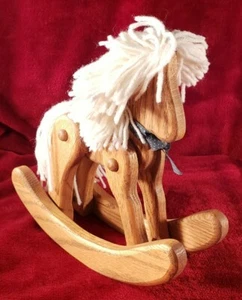 Caballo mecedor de madera dura de roble de 9" con patas móviles lujoso hilo melena y cola - Imagen 1 de 12