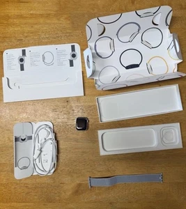 ⭐️Apple Watch SE 2022 - 40mm Silver - Blue Cloud Sports Strap - GPS⭐️ - Zdjęcie 1 z 4