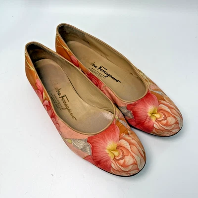 Sapatilhas femininas raras Salvatore Ferragamo Boutique 6,5B vintage anos 90 floral cetim - Imagem 1 de 4