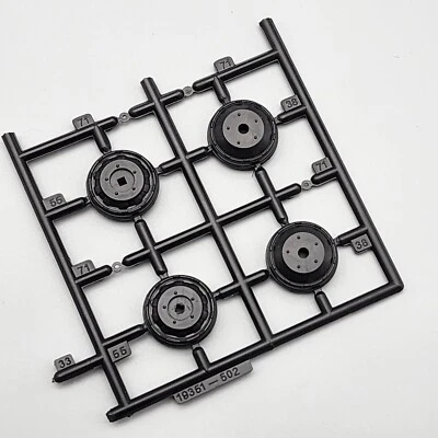 Minicraft 1/16 31 1931 Ford A-V8 11222 Parts Kitbash Wheel Hubs - Image 1 of 2