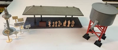Marx O/O27 Gauge Lot of Passenger Platform, Water Tower , Signs and Figures - Image 1 of 4