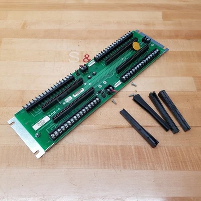 Módulo de jaula de tarjeta opcional de alarma contra incendios Siemens MOM-4 - USADO Foto 1 de 4