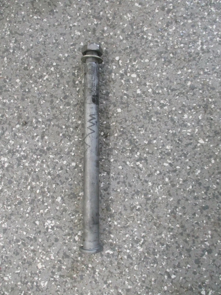 Honda CBR600RR CBR 600 RR 2008 07-12 eje trasero con tuerca y arandela Foto 1 de 1