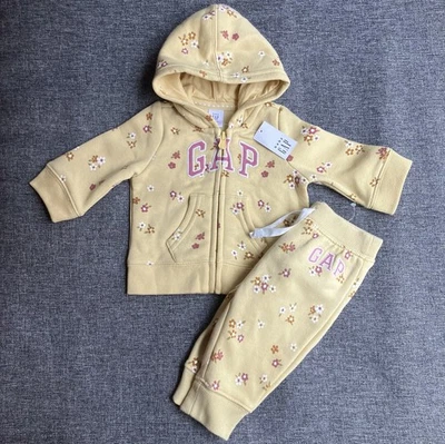 Bebé GAP Amarillo Floral Logo Cremallera Sudadera con Capucha Pantalones de Vellón Conjunto 0-3 Meses Foto 1 de 4