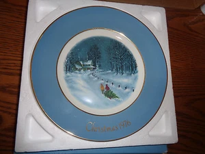 1976 Avon Christmas Collectible Plate "Bringing Home the Tree" - 3rd Edition - Picture 1 of 2