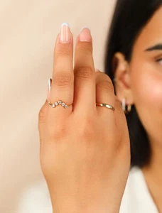 14K Gold 0,20 ct VS/F-G Diamant Chevron Design Ringgröße -3 bis 8- The Jewelz - Bild 1 von 8