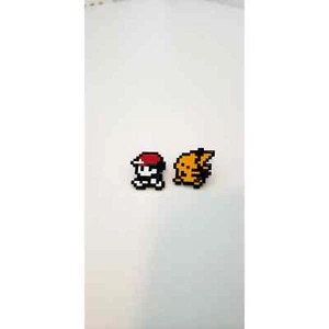 Pines de esmalte Pixeled Ash and Pikachu Pokémon amarillo Gameboy - Imagen 1 de 3