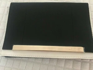 Borsa pochette Calvin Klein pelle bianca/panno nero con ferramenta oro magnetica - Foto 1 di 4