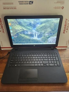 HP 15-1387wm 15.6" Touchscreen ( AMD A8 @ 2.20GHz, 4GB Ram, 500GB HDD ) Win 10 - Afbeelding 1 van 13