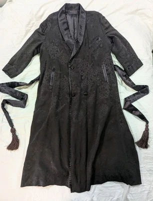 Vestido de seda vino para hombre A. Sulka & Company años 1930-1940 Foto 1 de 4