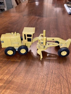 ERTL Caterpillar Tractor Motor Niveladora Construcción Raro 1/64 De Colección ¡En muy buena condición! Foto 1 de 4