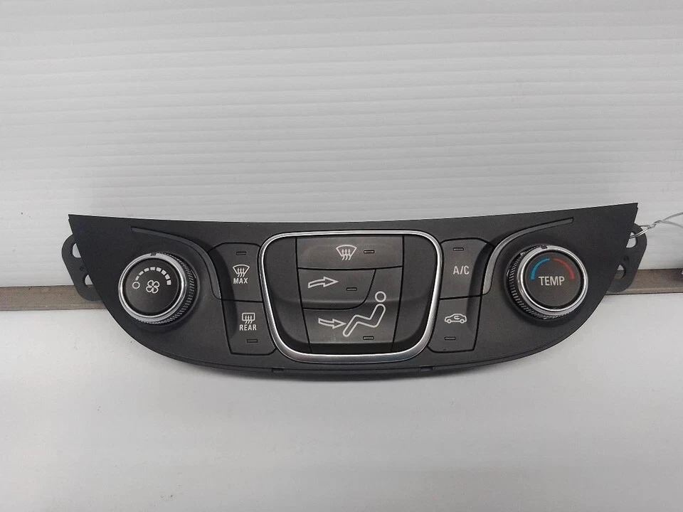 84426646 Control de temperatura del tablero de Chevrolet Malibu 2016-2017  Foto 1 de 1