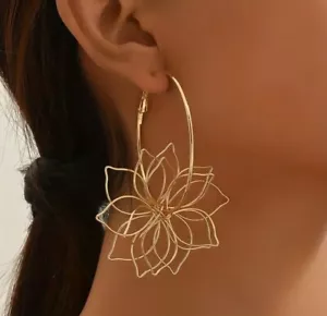 1 Pair New Style Temperament Versatile Flower-shaped Ear Cuffs - Picture 1 of 2
