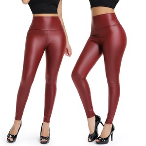 Los leggings efecto piel arrasan esta temporada - GranCasa