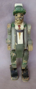 Figura de excursionista muñeca masculina articulada de madera tallada de 8 1/2" de colección Alemania (?) - Imagen 1 de 13