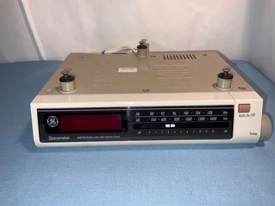 VTG GE Spacemaker Under-Cabinet AM/FM Kitchen Radio Clock 7-4212B Repair/Parts - Image 1 of 4