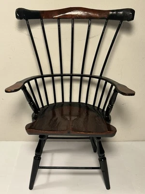 "Silla de exhibición de oso de madera estilo Windsor - ventilador de husillo respaldo - reposabrazos 14,25""" Foto 1 de 4