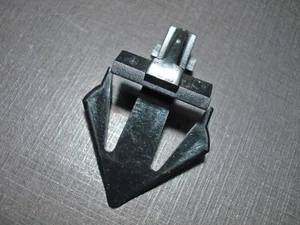 1 pc NORS headliner inner panel side moulding clip 1976-1980 GM H Body 1708675 - Picture 1 of 5