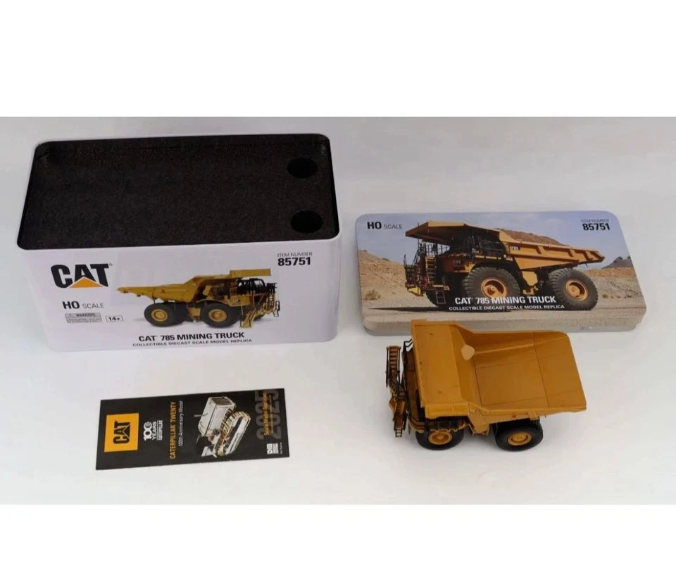 Caterpillar Cat D11 Dozer TKN Design 1/87 HO Scale Diecast Masters Dm85659