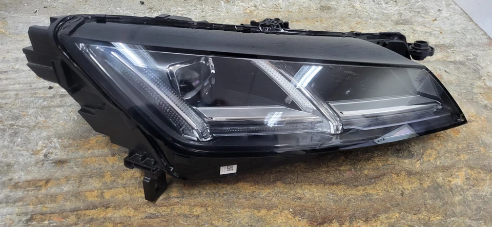 2016-2023 AUDI TT / TTS HEADLIGHT PASSENGER SIDE LED OEM *DC8902 - Image 1 of 4
