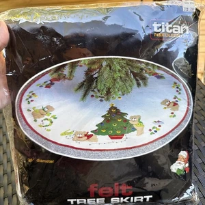 Vintage TITAN NEEDLECRAFT 36" FILZ BAUM ROCK SET 594 Teddybären dekorieren Baum - Bild 1 von 8