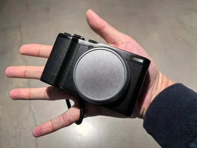 Fujifilm Fuji XF10 24.2 MP w/3-Inch LCD Touchscreen Digital Camera 95%new - Image 1 of 4