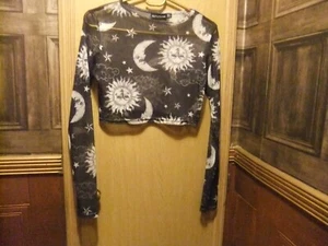 Pretty little crop top Size 8 Prettylittlething suns moons & stars pattern - Picture 1 of 5