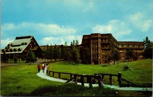 Vintage Postcard Hotel Old Faithful Inn Upper Geyser Basin Yellowstone Park MT - Picture 1 of 3