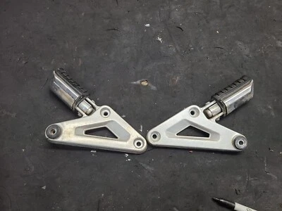 Reposapiés reposapiés Honda Magna VF700 VF 700 1984-1986 pasajeros Foto 1 de 4