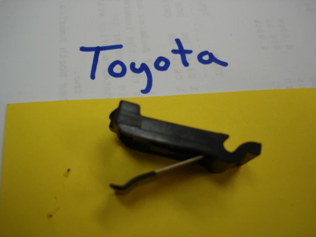 00 05 Toyota Celica Gas Puerta Combustible Muelle 04 03 02 Foto 1 de 1