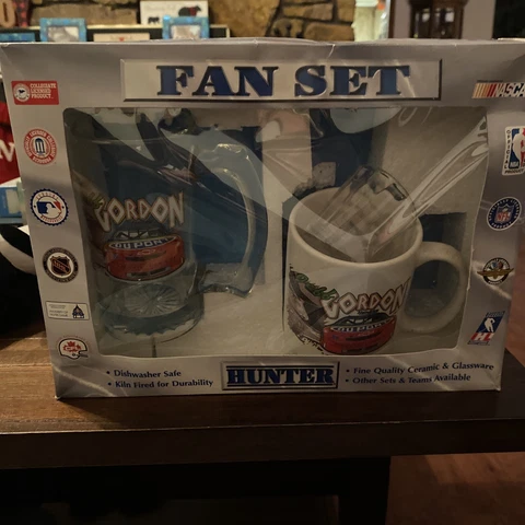 Brickyard 400 Collectibles Fan Set by Hunter  Mug, Shot Glass & Coffee Mug 2001 Cover