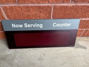 99.99% LIFE LEFT Q-Matic DISPLAY 972 RED LED Art# 10340501 & Extra Misc covers - Picture 1 of 6