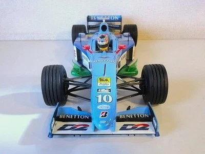 Minichamps 1/18 Benetton Renault B199 F1 Model Car w/ Alexander Wurz Figure - Image 1 of 4