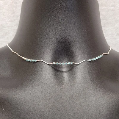 Collar gargantilla mini azulado de alambre ondulado plateado marca Mudd (18 pulgadas) Foto 1 de 3