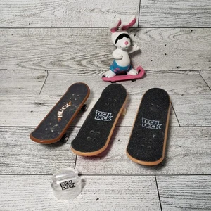 TECH DECK Mini Skateboards Sky Brown Skateistan Darkstar & HUCK Wolf Moon Stand - Bild 1 von 5