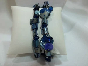 NUEVA Y ATRACTIVA BONITA PULSERA DE CUENTAS Y CONCHAS AZULES HEBRAS DOBLES.....BONITA - Imagen 1 de 3