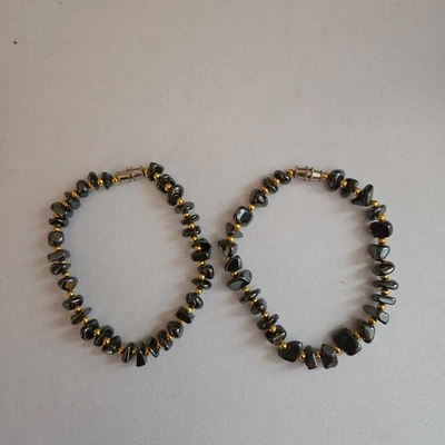 Juego de 2 pulseras Drk gris pepita hematita y oro con cuentas cierre de barril Foto 1 de 4