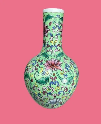 Vaso de esmaltes FAMILLE ROSE, fornos Jingdezhen, marca Qianlong - Imagem 1 de 4