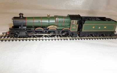 A BACHMANN 4-6-0 "SOUGHTON HALL". G.W.R. VERY NICE CONDITION. NEEDS ATTENTION... - Image 1 of 4