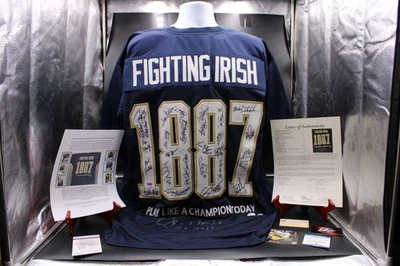 Camiseta firmada por Notre Dame Greats 1887 Joe Montana/Lou Holtz + Auto JSA ZJ196 Foto 1 de 4