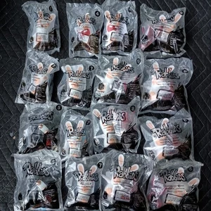 Lotto di sedici (16) giocattoli Happy Meal McDonald's Raving Rabbids 2015 NUOVI SIGILLATI - Foto 1 di 5
