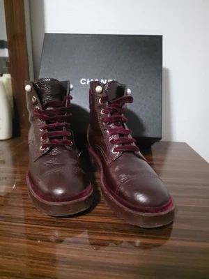 Botas curtas CHANEL couro de bezerro borgonha 39, US$ 1, 450 - Imagem 1 de 4
