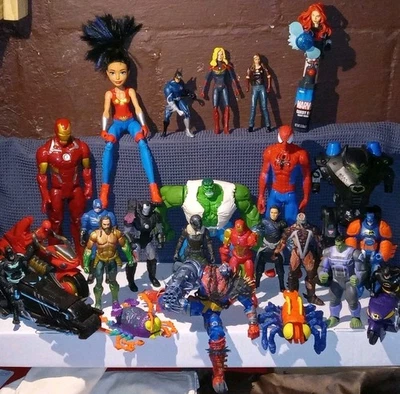 Gran Lote de Figuras de Acción Universo Marvel y DC Batman Aquaman Hulk Spiderman Foto 1 de 4