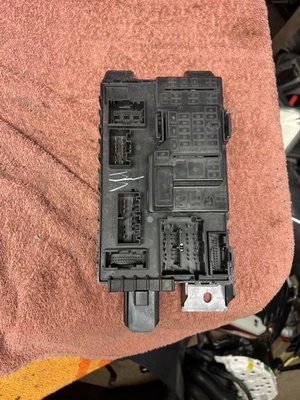 Ford Focus 2008-2009 módulo de unión de relé de fusibles multifunción 7L1T-14B476-BJ OEM Foto 1 de 4