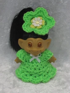 Hecho para adaptarse a muñecas troll de 21⁄2-3", ropa hecha a mano, vestido de ganchillo y diadema #31 - Imagen 1 de 3