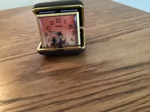 Reloj de cuerda ~ Equity Fishing estuche rígido negro vintage ~ probado y funciona - Imagen 1 de 4
